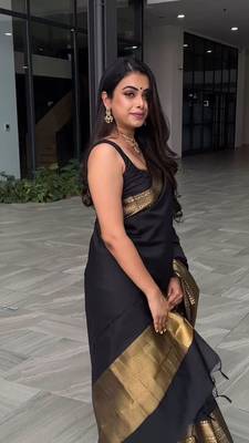 Black silk blend banarasi jaquard designer saree with blouse 2
