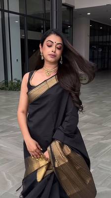 Black silk blend banarasi jaquard designer saree with blouse 4
