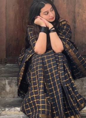 Black silk blend banarasi jaquard designer saree with blouse 3