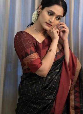 Black silk blend banarasi jaquard designer saree with blouse 2