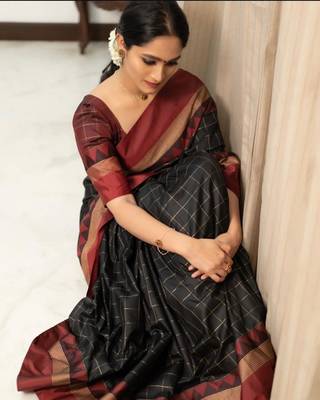 Black silk blend banarasi jaquard designer saree with blouse 4