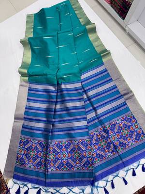 blue color khadi art silk saree with contrast blouse 5