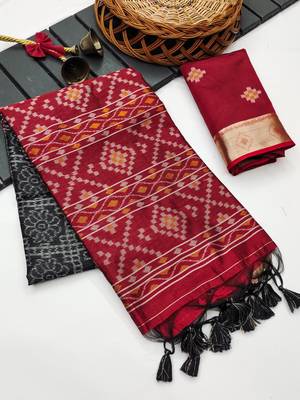black color printed art silk saree with contrast blouse 2