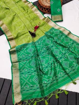 green color printed art silk saree with contrast blouse 2