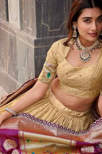 CREAM Women's Simmer Organza Lehenga Choli with Zari Weaving Work, Paithani Jacquard Silk Dupatta