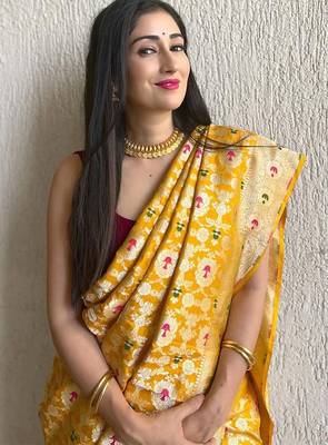 Yellow silk blend banarasi jaquard designer saree with blouse 3