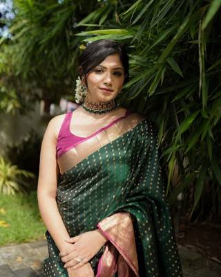 Green silk blend banarasi jaquard designer saree with blouse 2