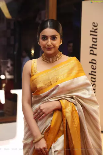 Off white soft silk blend banarasi jacuard work designer saree with blouse