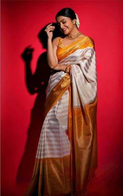 Off white silk blend banarasi jaquard designer saree with blouse 4