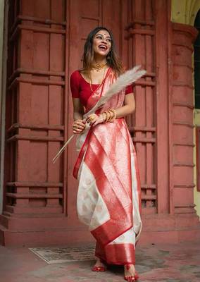 Off white silk blend banarasi jaquard designer saree with blouse 2