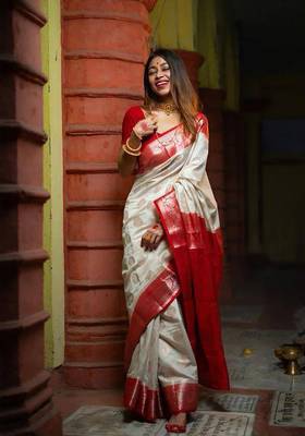Off white silk blend banarasi jaquard designer saree with blouse 3
