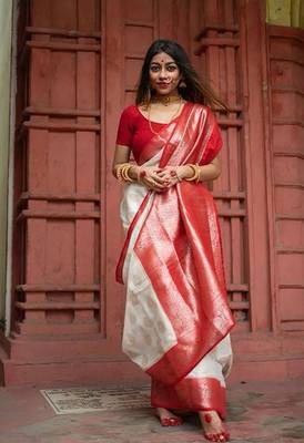 Off white silk blend banarasi jaquard designer saree with blouse 4