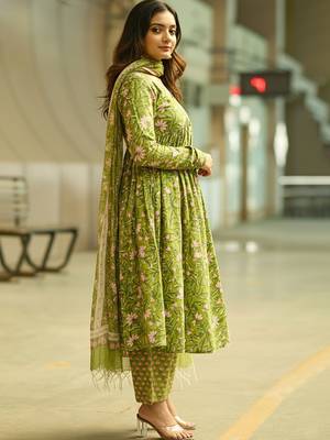 Parrot green rayon printed designer kurta set with dupatta 2