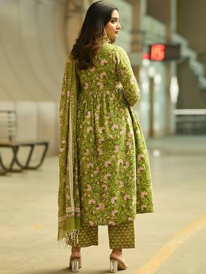 Parrot green rayon printed designer kurta set with dupatta 4