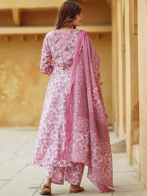 Baby pink rayon printed designer kurta set with dupatta 4