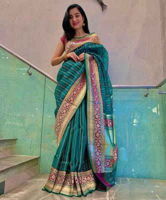 Green silk blend banarasi jaquard designer saree with blouse 2