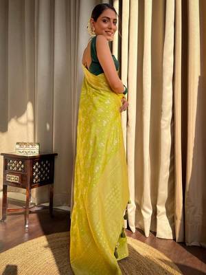 Yellow silk blend banarasi jaquard designer saree with blouse 2
