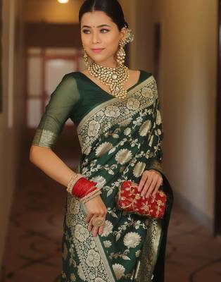Green silk blend banarasi jaquard designer saree with blouse 4