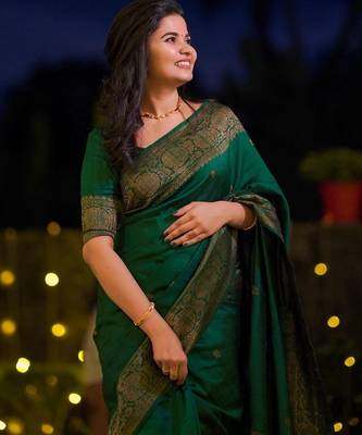 Green silk blend banarasi jaquard designer saree with blouse 3