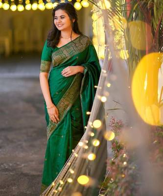 Green silk blend banarasi jaquard designer saree with blouse 4