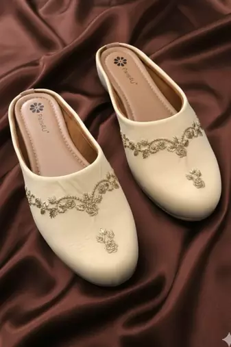  women embellished ethnic mules canvas upper with embroidered pattern