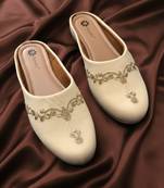  women embellished ethnic mules canvas upper with embroidered pattern