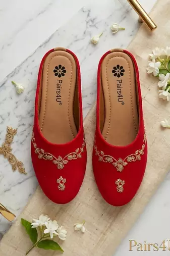  women embellished ethnic mules canvas upper with embroidered pattern