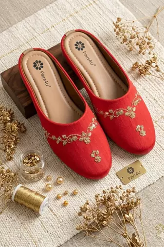  women embellished ethnic mules canvas upper with embroidered pattern