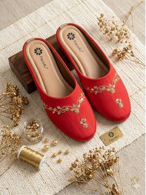  women embellished ethnic mules canvas upper with embroidered pattern 5