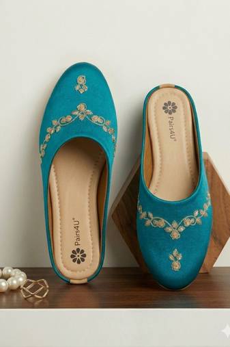  women embellished ethnic mules canvas upper with embroidered pattern