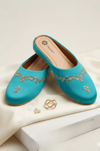  women embellished ethnic mules canvas upper with embroidered pattern