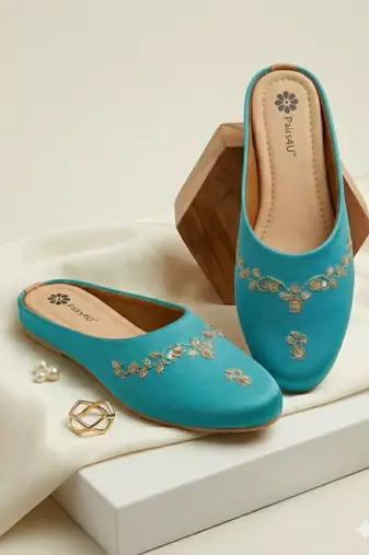  women embellished ethnic mules canvas upper with embroidered pattern
