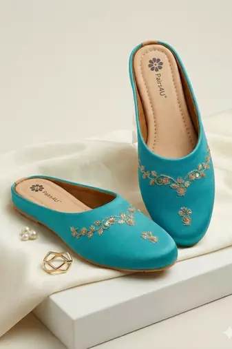  women embellished ethnic mules canvas upper with embroidered pattern