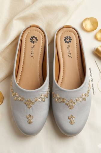  women embellished ethnic mules canvas upper with embroidered pattern