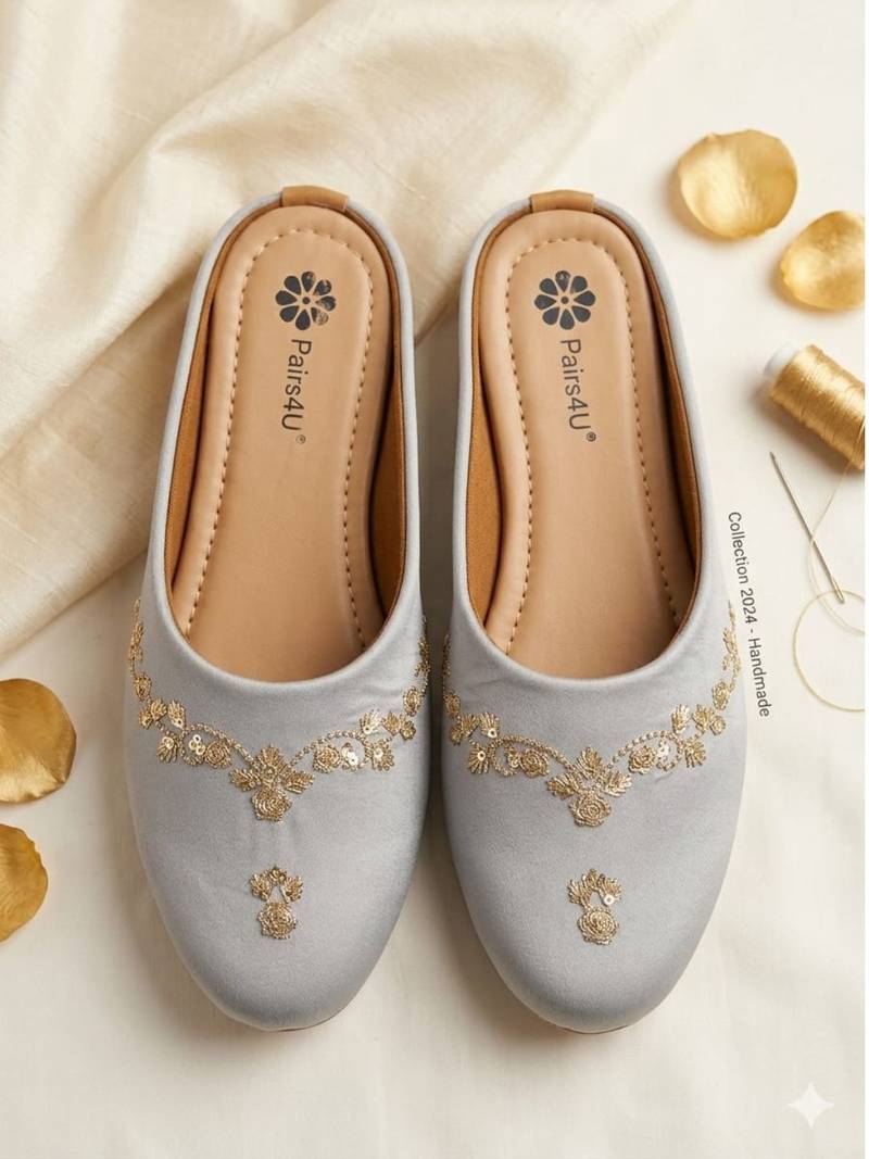  women embellished ethnic mules canvas upper with embroidered pattern
