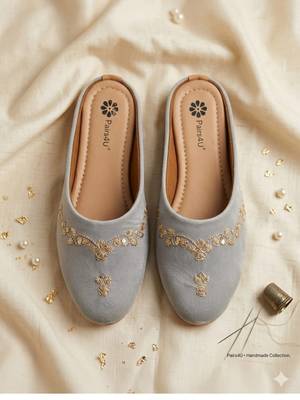  women embellished ethnic mules canvas upper with embroidered pattern 2
