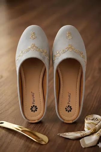  women embellished ethnic mules canvas upper with embroidered pattern