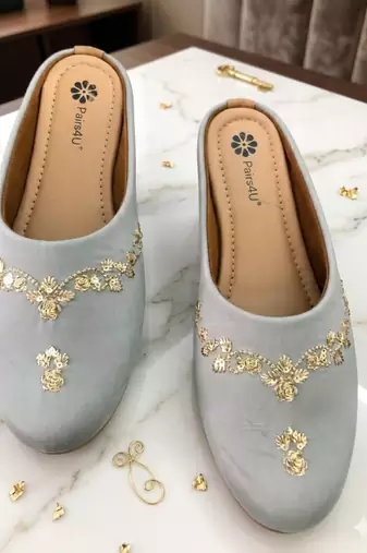  women embellished ethnic mules canvas upper with embroidered pattern