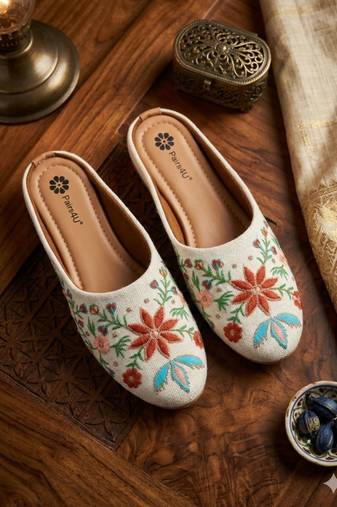  women embellished ethnic mules canvas upper with embroidered pattern