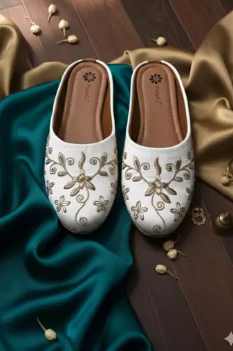  women embellished ethnic mules canvas upper with embroidered pattern