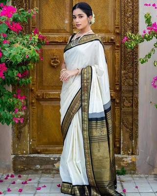 Off white silk blend banarasi jaquard designer saree with blouse 2