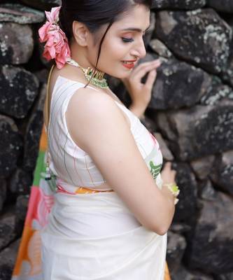Off white silk blend banarasi jaquard designer saree with blouse 2