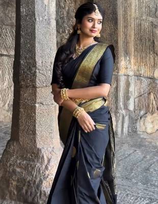 Black silk blend banarasi jaquard designer saree with blouse 2