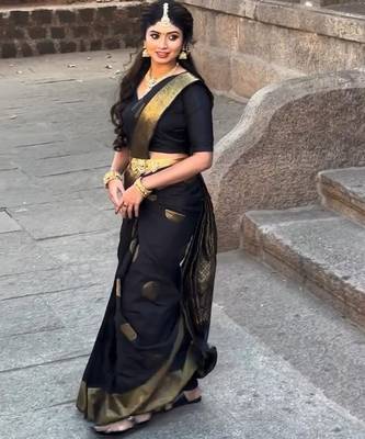 Black silk blend banarasi jaquard designer saree with blouse 3