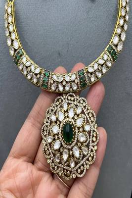 Victorian kundan polki choker necklace set with emerald green stones 4