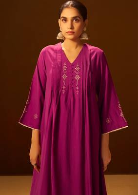 Mauve-pink embroidered suit set with dupatta 3