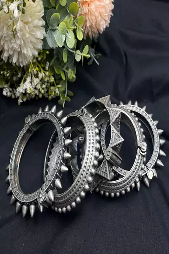 Oxidized silver tribal bangle | boho screw lock kada, set of 5