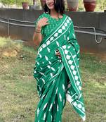 Pure cotton fancy bagru print sarees with blouse pice*