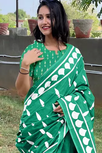 Pure cotton fancy bagru print sarees with blouse pice*