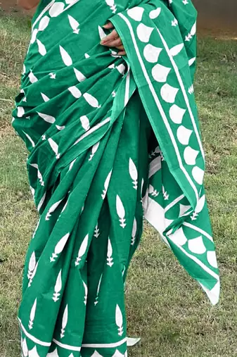 Pure cotton fancy bagru print sarees with blouse pice*